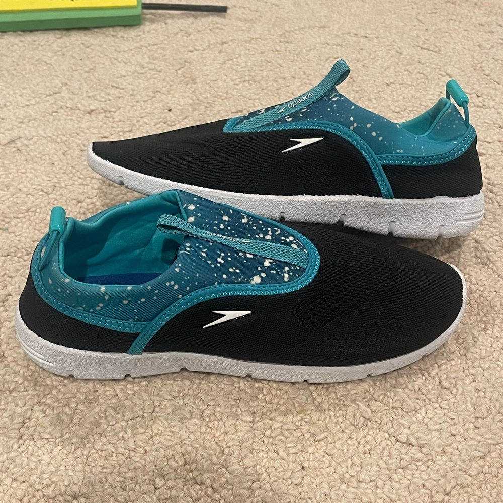 Speedo Surfwalker water shoes Junior Large shoes size 4/5